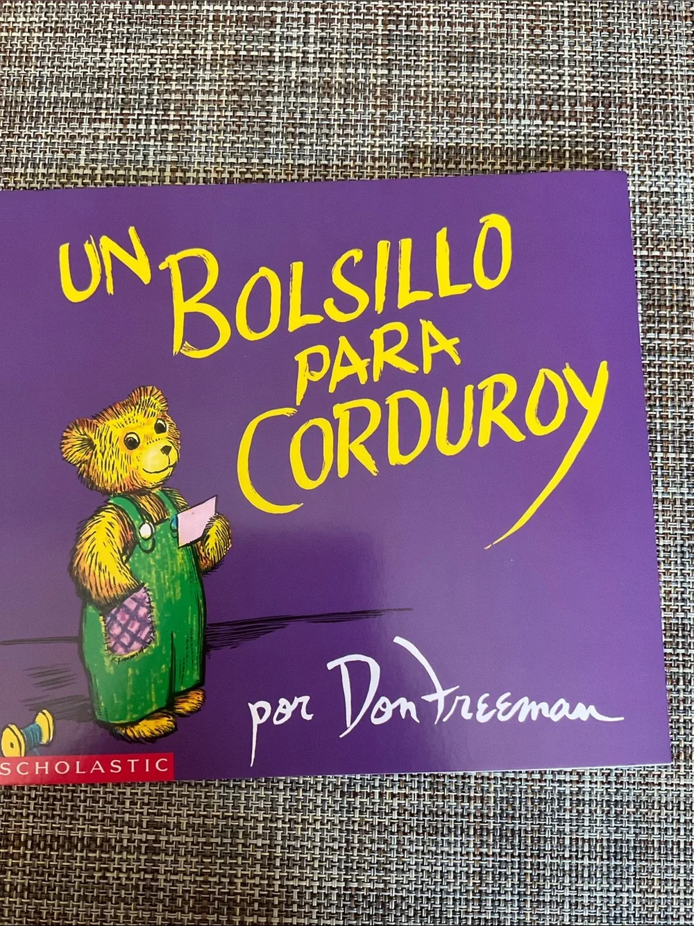 Scholastic 2books- Corduroy Spanish